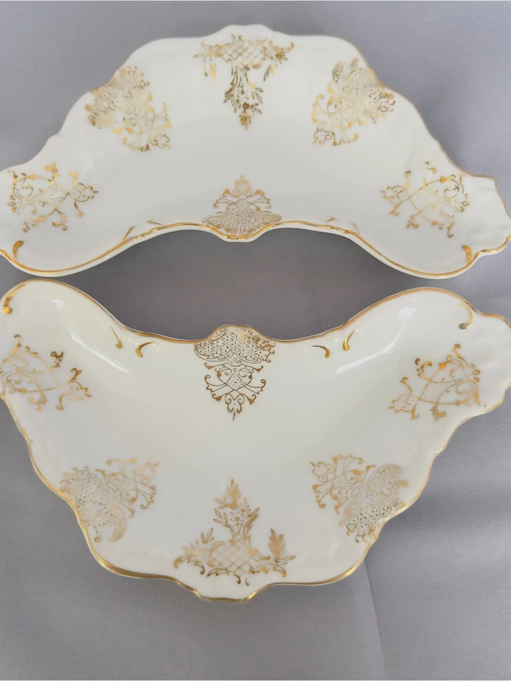 Set of 2 Vintage Andrea Sadek Porcelain Gold Design Bone Dishes Trinket Kidney